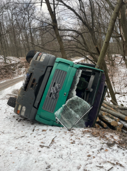 A felborult teherautó