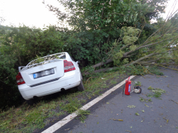 Autó az árokban