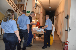 A jelentkezők sorban állnak