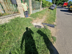 Betonpillérnek ütközött