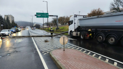 Villanyoszlopnak ütközött egy teherautó Salgótarjánban