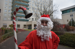 Tűzoltóautón érkezett a Mikulás