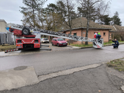 Tűzoltóautón érkezett a Mikulás Balassagyarmatra