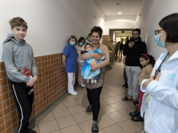 Tűzoltóautón érkezett a Mikulás Balassagyarmatra