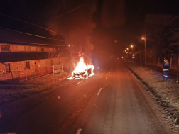 Személyautó égett Keszegen