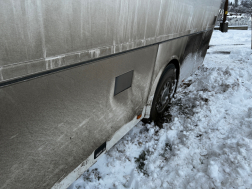 Az árokba csúszott egy autóbusz Tereskén