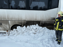 Az árokba csúszott egy autóbusz Tereskén