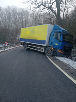 Közúti baleset Erdőkürt és Acsa között