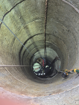 Kútba zuhant kölyökkutyát mentettek a tűzoltók Terényben