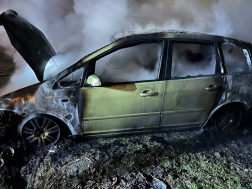 Kigyulladt egy személyautó Érsekvadkerten