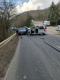 Közúti baleset Alsótold és Kozárd között