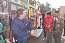 Autista és középsúlyos értelmi fogyatékos tanulók látogattak el a tűzoltókhoz
