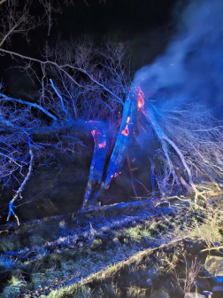 Kettétört fa égett Püspökhatvanban