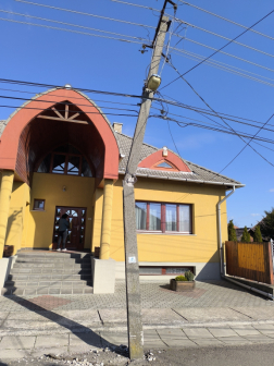 Kettétört a villanyoszlop Szécsényben