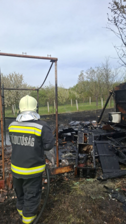 Melléképület lángolt Palotáson