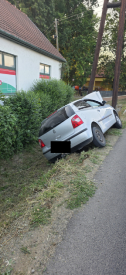 Árokba hajtott egy személyautó Galgagután