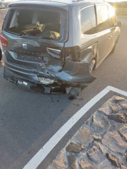 A bátonyterenyei hivatásos tűzoltók áramtalanították az egyik gépkocsit.