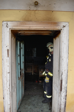 A rétsági hivatásos és az érsekvadkerti önkéntes tűzoltók vettek részt a tűz oltásában