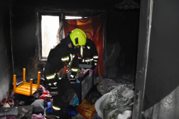 A tűzoltók segítettek a megmaradt berendezési tárgyak mentésében