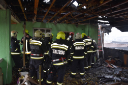 24 tűzoltó dolgozott a lángok eloltásán
