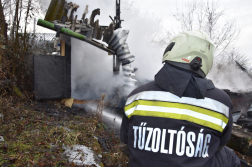 A salgótarjáni hivatásos tűzoltók oltották el a tüzet