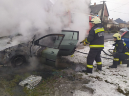 A tűzoltók egy vízsugárral oltották el a tüzet